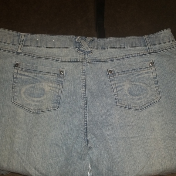 So Wear It Declare It Bermuda Jean Shorts - Picture 2 of 4